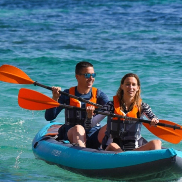 2 personnes sur un canoé kayak