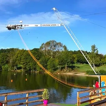 Entrée du ponton du téléski-nautique.