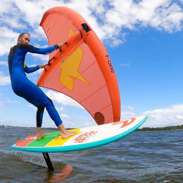 Pratiquant d'un wingfoil