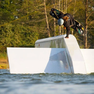 Rider sur la Street du wakepark