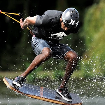 Un ollie en wakeskate